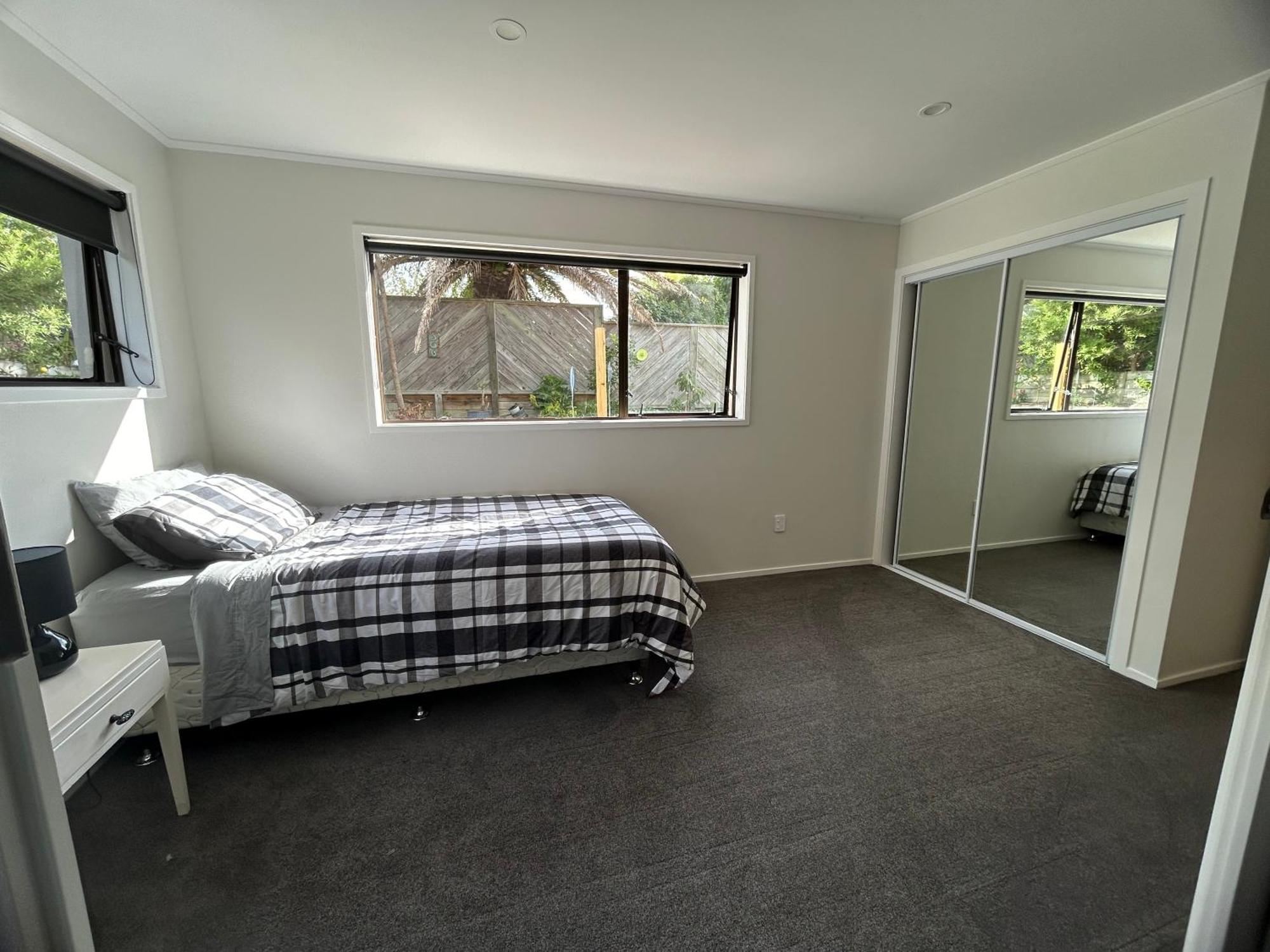 2 Beddie By The Bay *